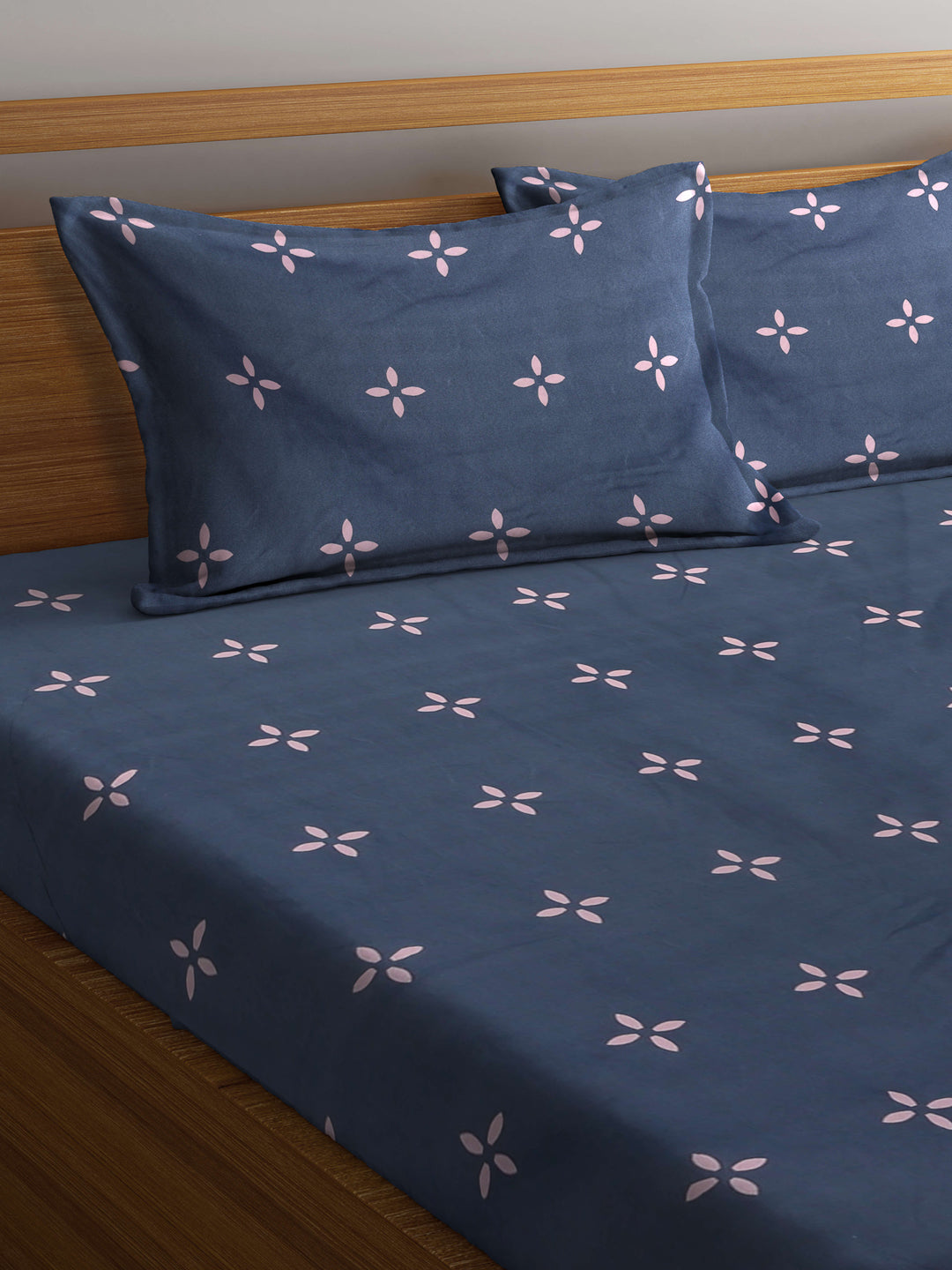 Arrabi Grey Leaf TC Cotton Blend King Size Bedsheet with 2 Pillow Covers (250 X 215 cm)