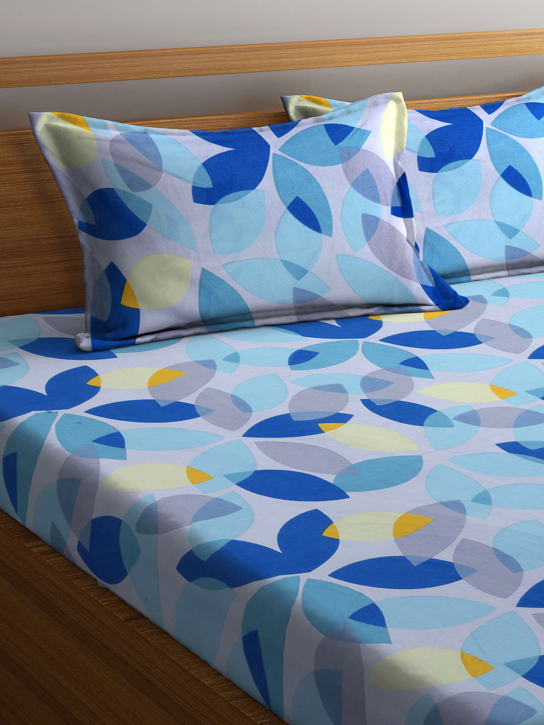 Arrabi Grey Leaf TC Cotton Blend King Size Bedsheet with 2 Pillow Covers (250 X 215 cm)