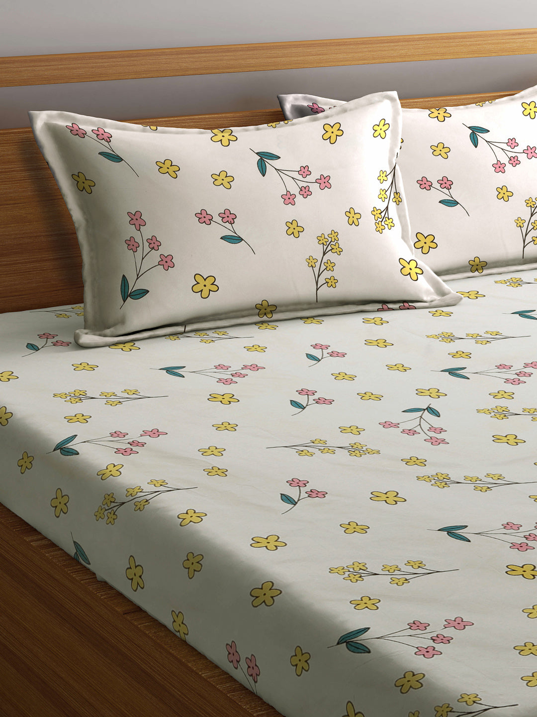 Arrabi Cream Floral TC Cotton Blend King Size Fitted Bedsheet with 2 Pillow Covers (250 X 220 Cm )