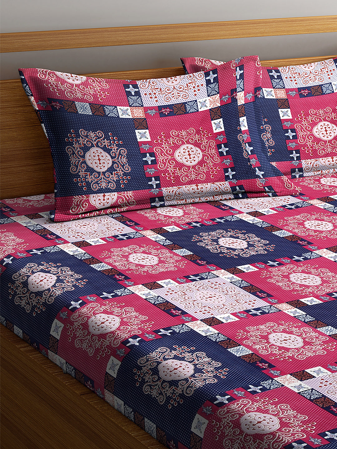 Arrabi Multi Geometric TC Cotton Blend King Size Fitted Bedsheet with 2 Pillow Covers(250 X 215 Cm )