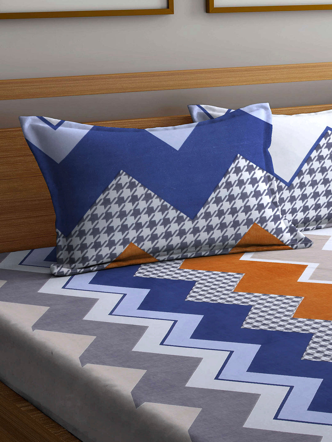 Arrabi Multi Graphic TC Cotton Blend Double King Size Bedsheet with 2 Pillow Covers (270 x 260 cm)