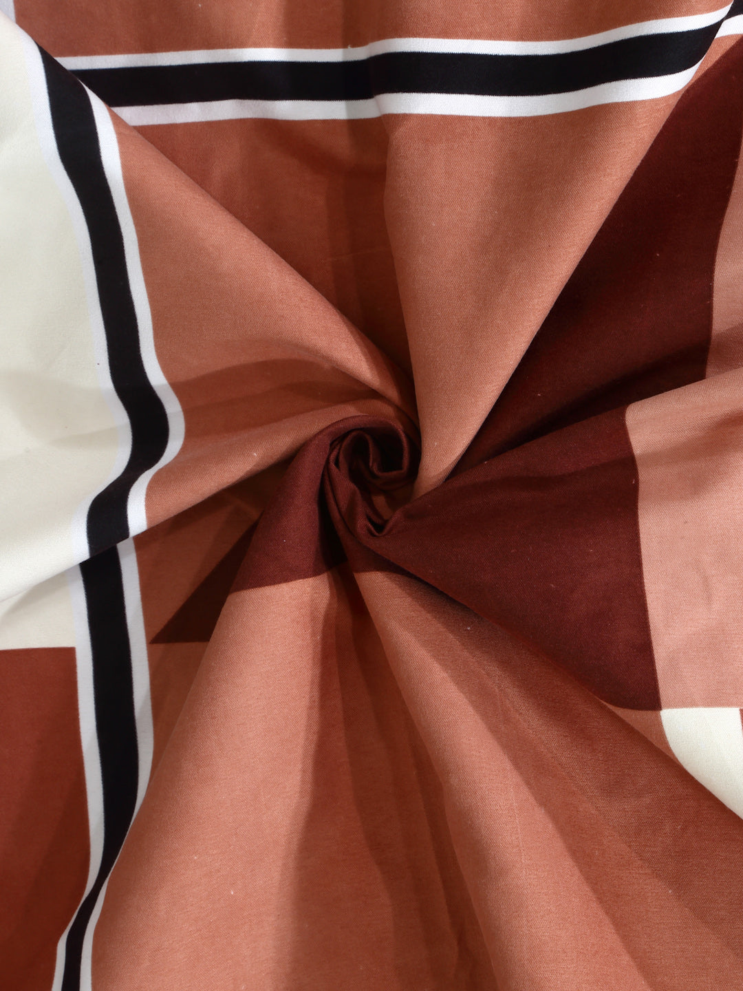 Arrabi Brown Geometric TC Cotton Blend Super King Size Fitted Bedsheet with 2 Pillow Covers(270 X 260 Cm )