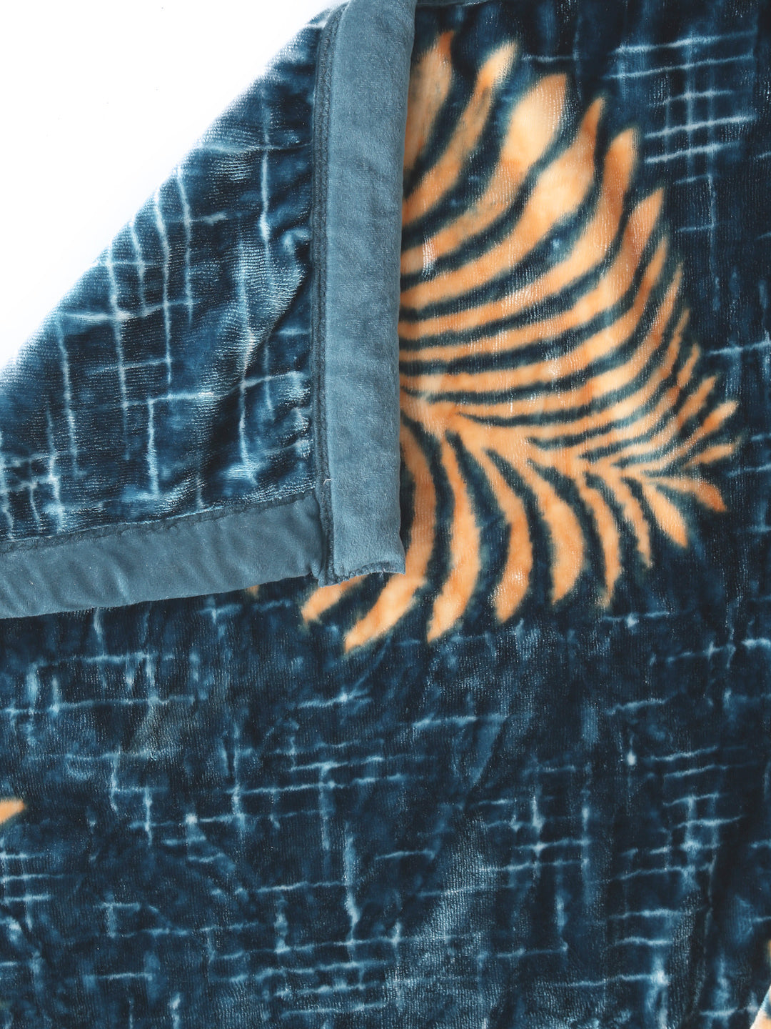 Arrabi Turquoise Leaf Wool Blend 900 GSM Full Size Double Bed Blanket (240 X 200 cm)