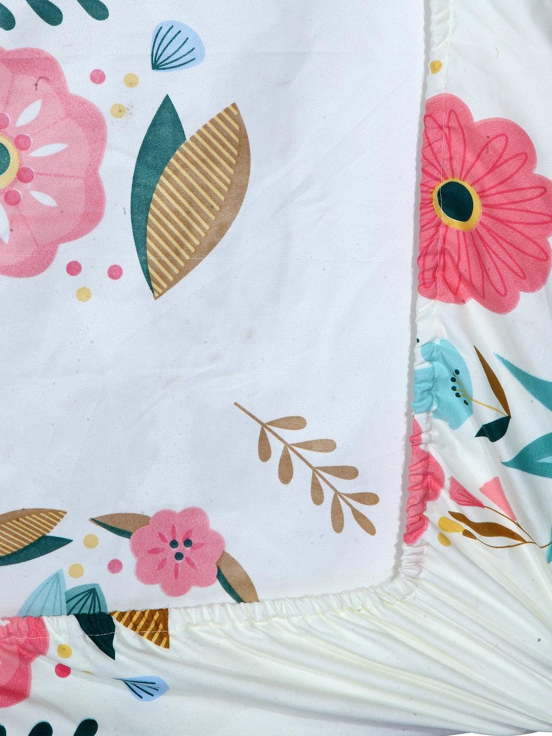 Arrabi Multi Floral TC Cotton Blend King Size Fitted Bedsheet with 2 Pillow Covers (250 X 220 Cm )