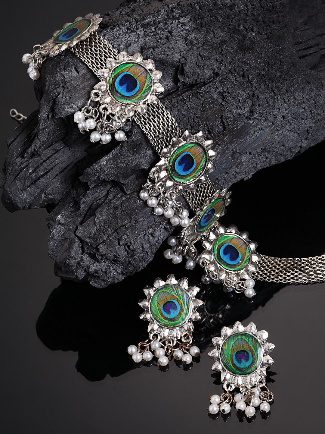Arrabi Metallic Meenakari Jewellery Set with 2 Earrings (40 cm)